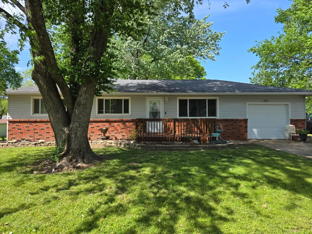 651 W Pearl Street, Aurora, MO 65605 - #1