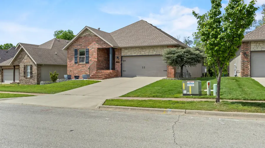 1157 S Maple Grove Avenue, Springfield, MO 65804 - #2