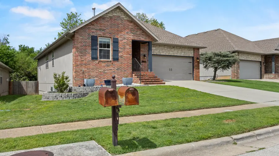 1157 S Maple Grove Avenue, Springfield, MO 65804 - #3