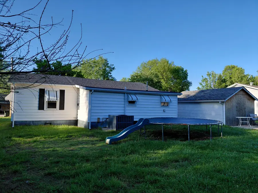 329 E Thurman Avenue, Mount Vernon, MO 65712 - #3