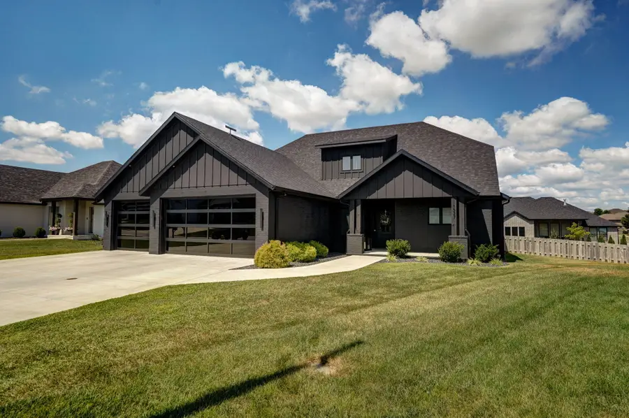 1527 N Edgemont Circle, Springfield, MO 65802 - #2