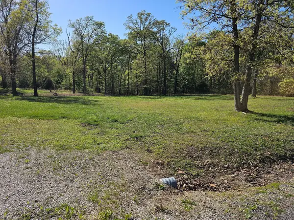 000 Goldfinch Rd, Marshfield, MO 65706