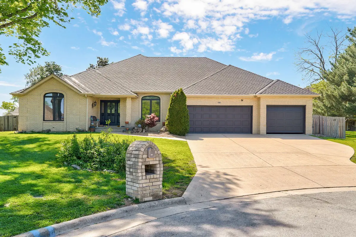 876 W Kingsway Drive, Springfield, MO 65810 - #1