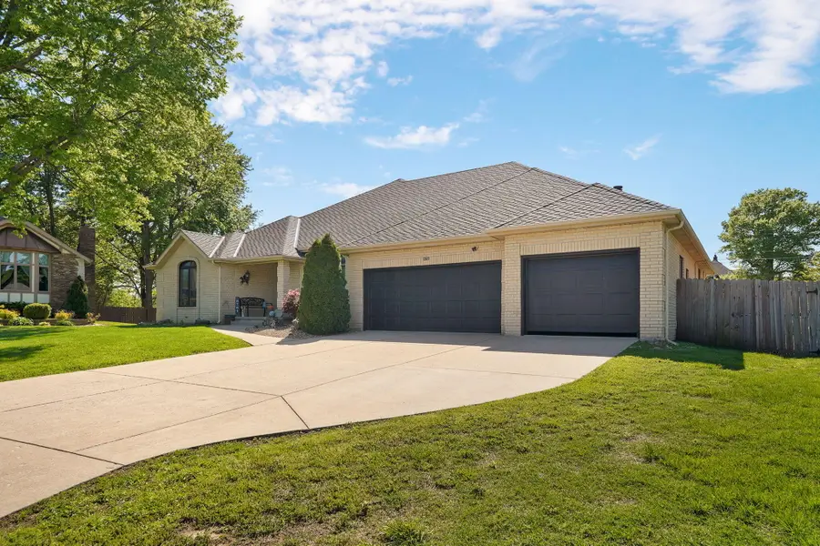 876 W Kingsway Drive, Springfield, MO 65810 - #2