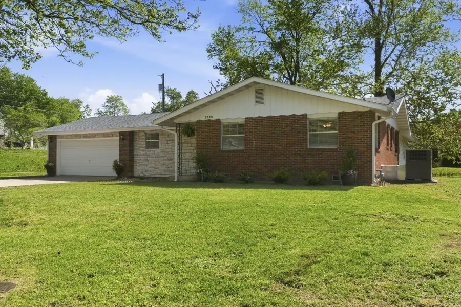 1309 N Central Avenue, Monett, MO 65708 - #2