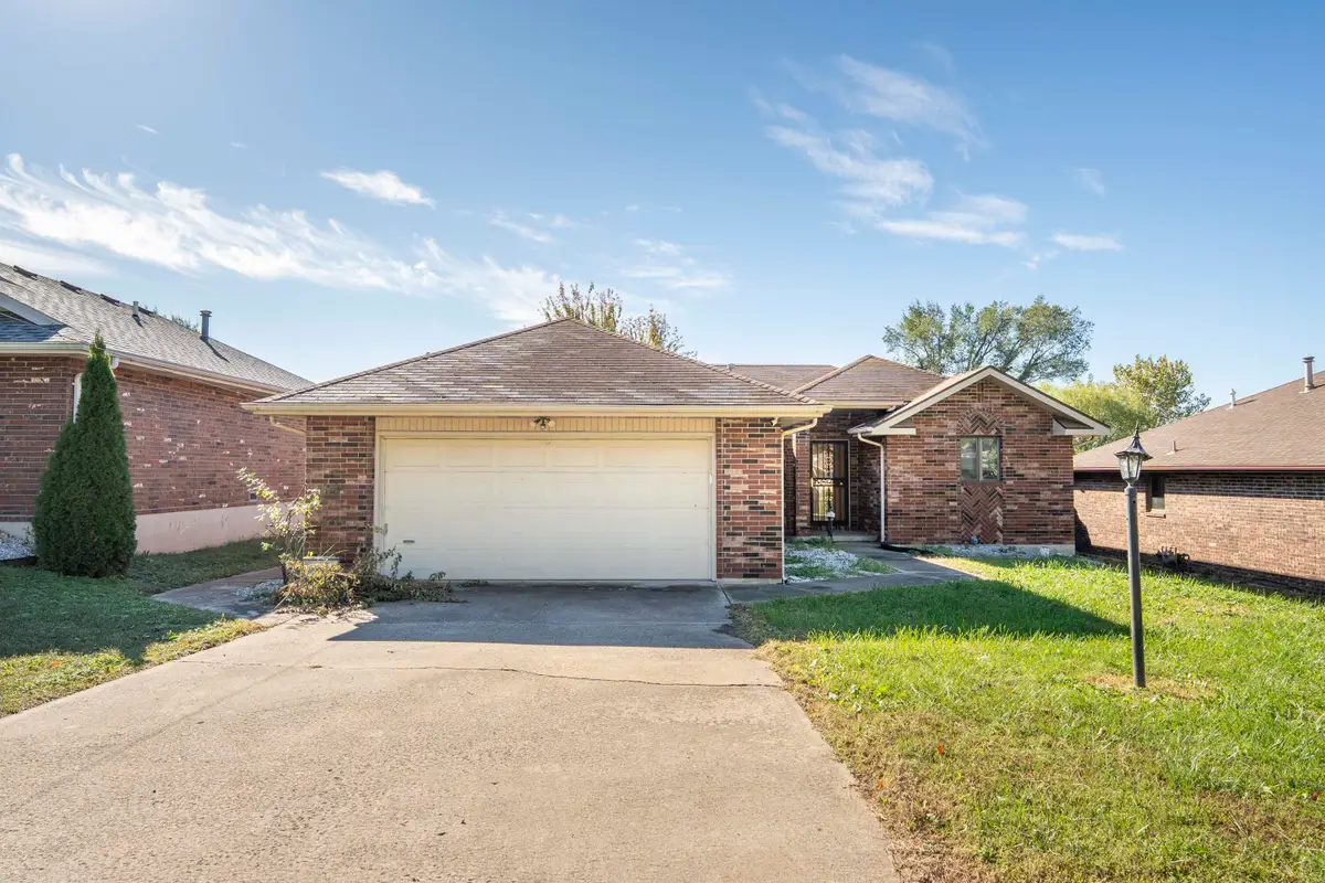 1502 E Mcclernon Street, Springfield, MO 65803 - #1
