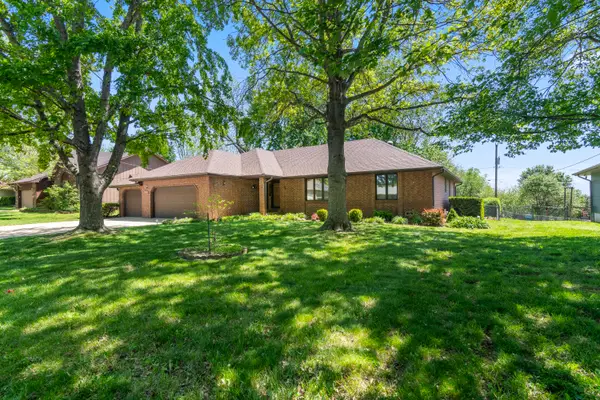 2102 W Nottingham Street, Springfield, MO 65810