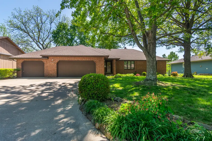 2102 W Nottingham Street, Springfield, MO 65810 - #2