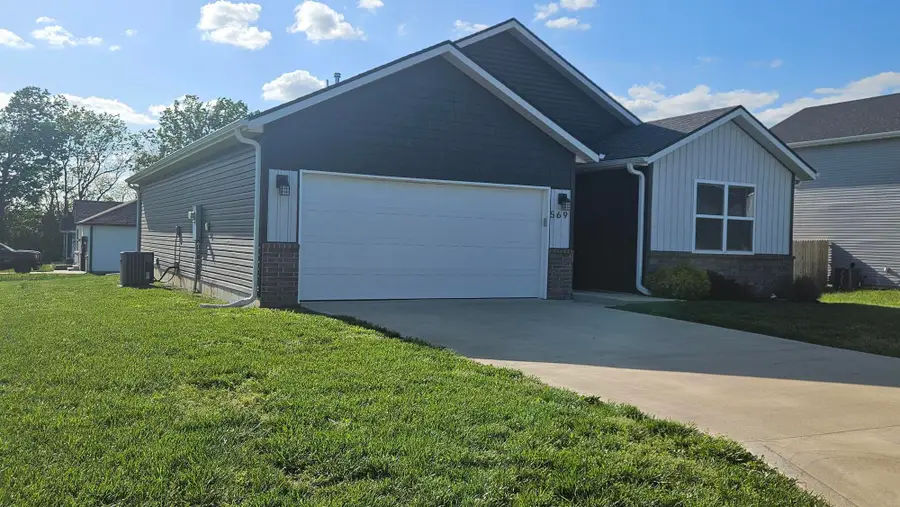 569 S Abigail Avenue, Republic, MO 65738 - #2