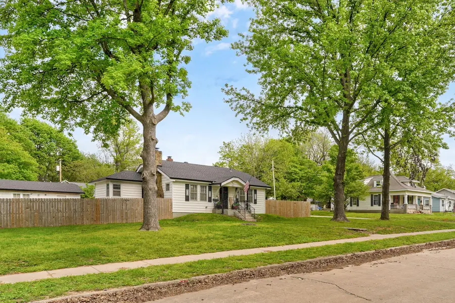 2300 N Johnston Avenue, Springfield, MO 65803 - #2