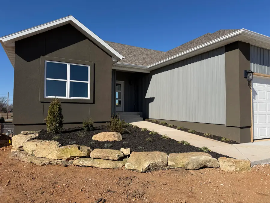 1281 N Maxine Avenue, Nixa, MO 65714 - #2