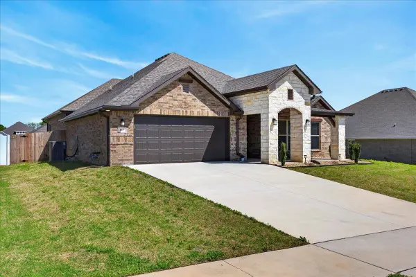 817 Black Thorn Drive, Carl Junction, MO 64834