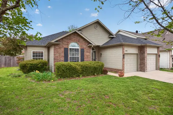 3755 W Kay Pointe Boulevard, Springfield, MO 65802