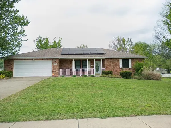 307 E Commercial Street, Pierce City, MO 65723