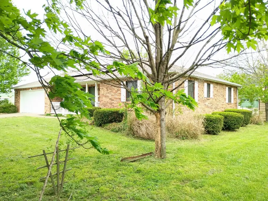 307 E Commercial Street, Pierce City, MO 65723 - #3