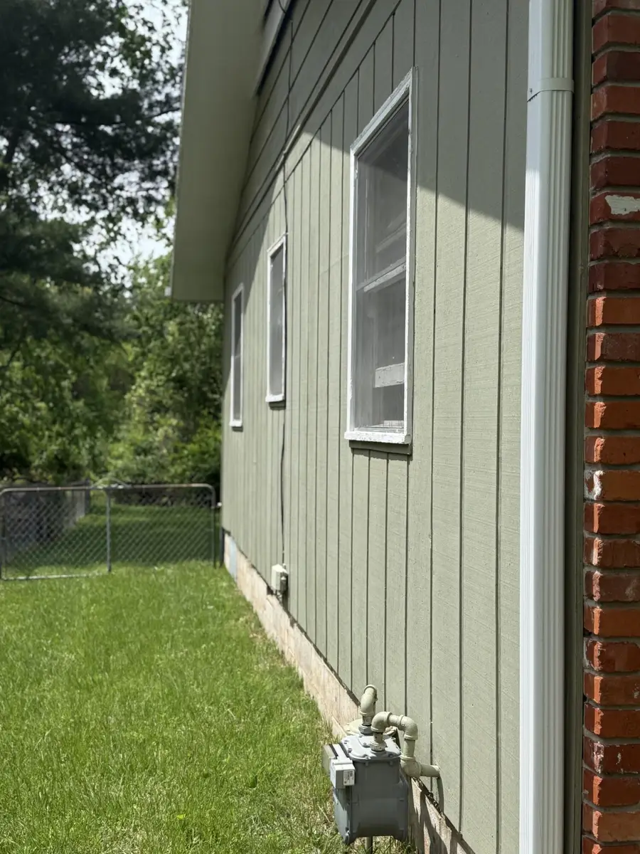 1033 S Paula Avenue, Springfield, MO 65804 - #2