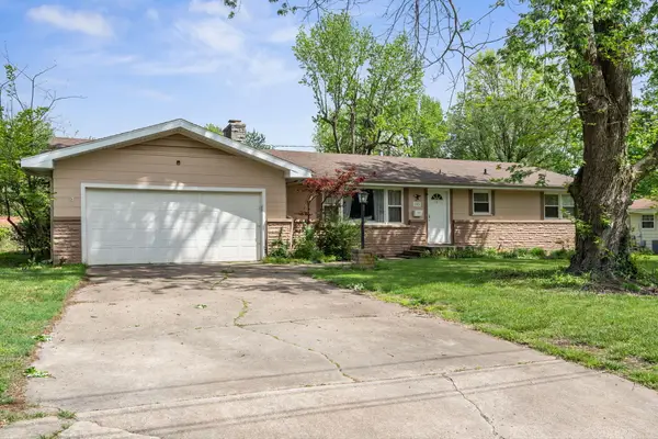 1904 S Valley Road Avenue, Springfield, MO 65804