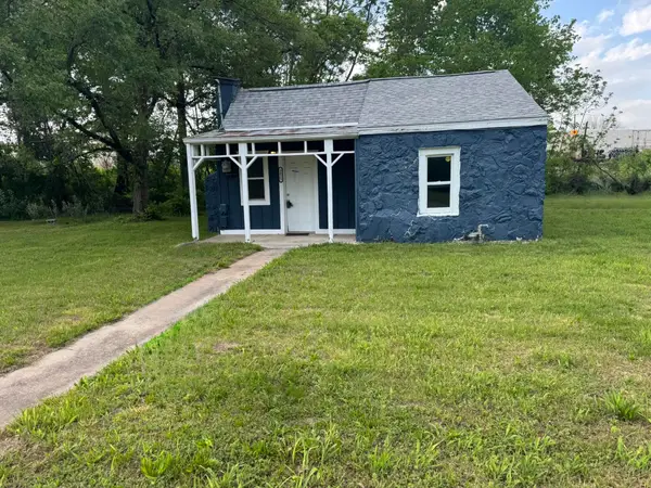 3025 W Hovey Street, Springfield, MO 65802