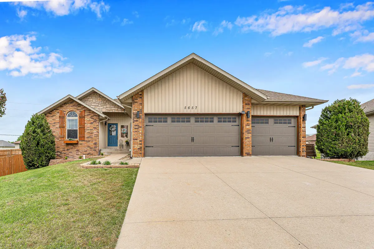 5657 S Vicksburg Battle Court, Battlefield, MO 65619 - #1