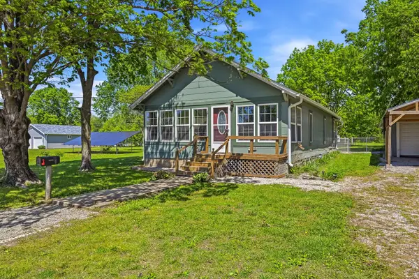 335 E Cofield Street, Aurora, MO 65605