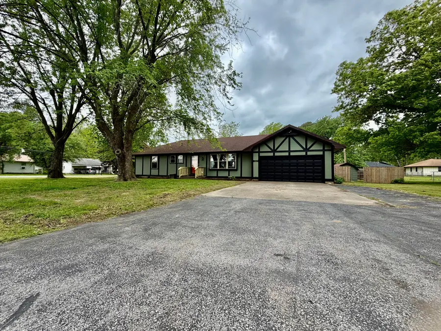 1612 S Vernon Street, El Dorado Springs, MO 64744 - #2