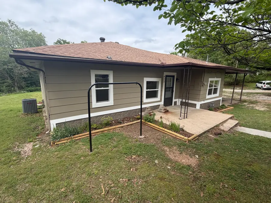 423 E 39th Street, Joplin, MO 64804 - #2