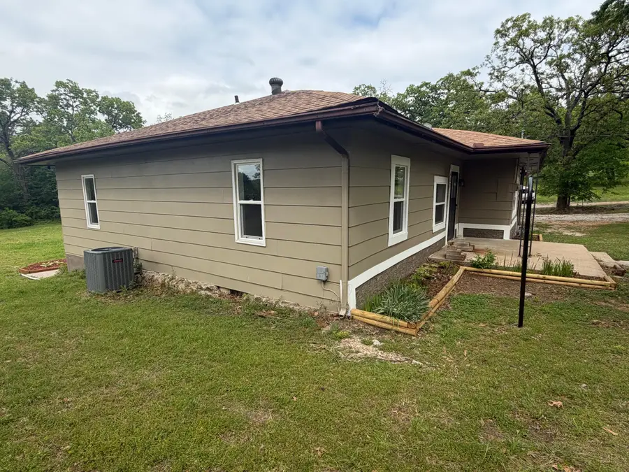 423 E 39th Street, Joplin, MO 64804 - #3