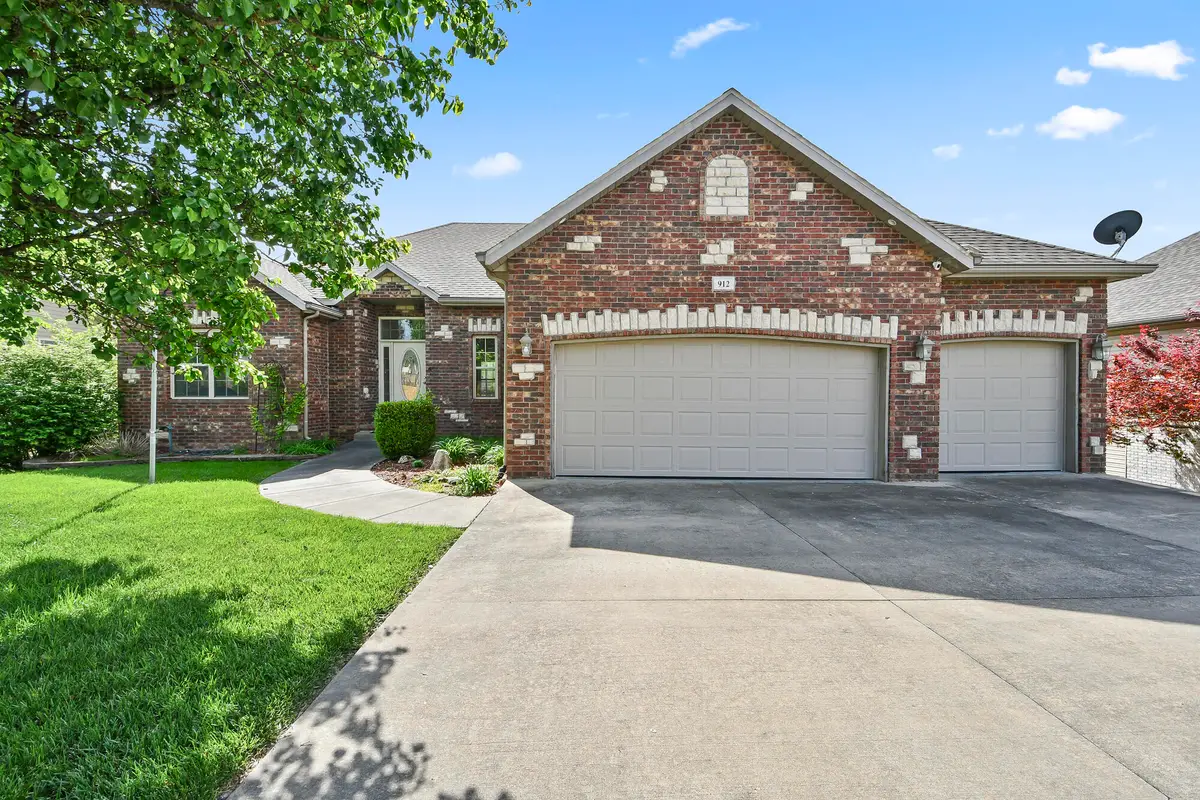 912 E Welch Street, Nixa, MO 65714 - #1