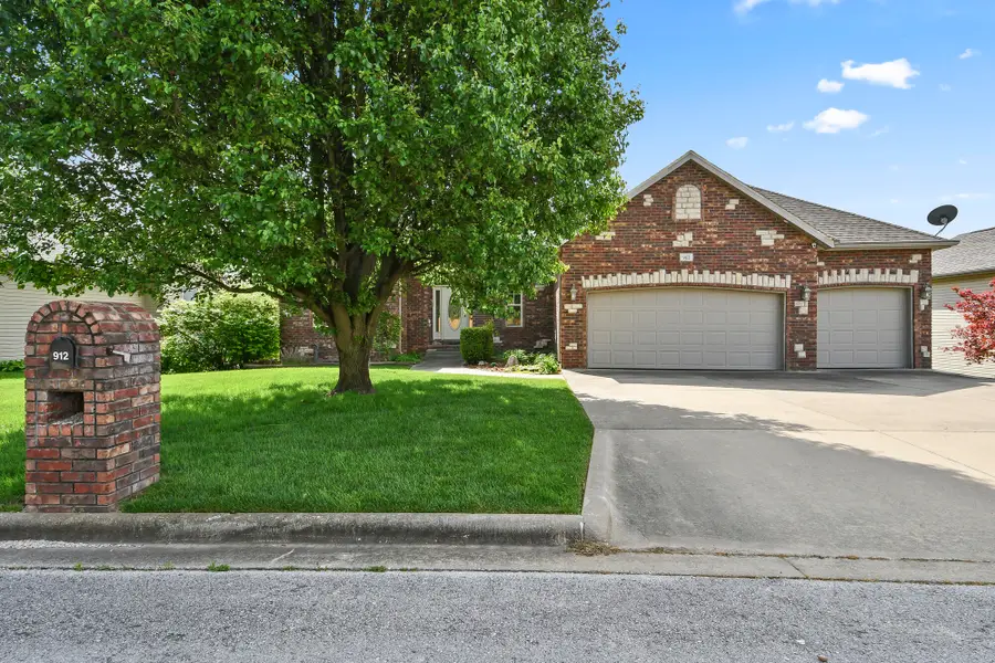 912 E Welch Street, Nixa, MO 65714 - #3