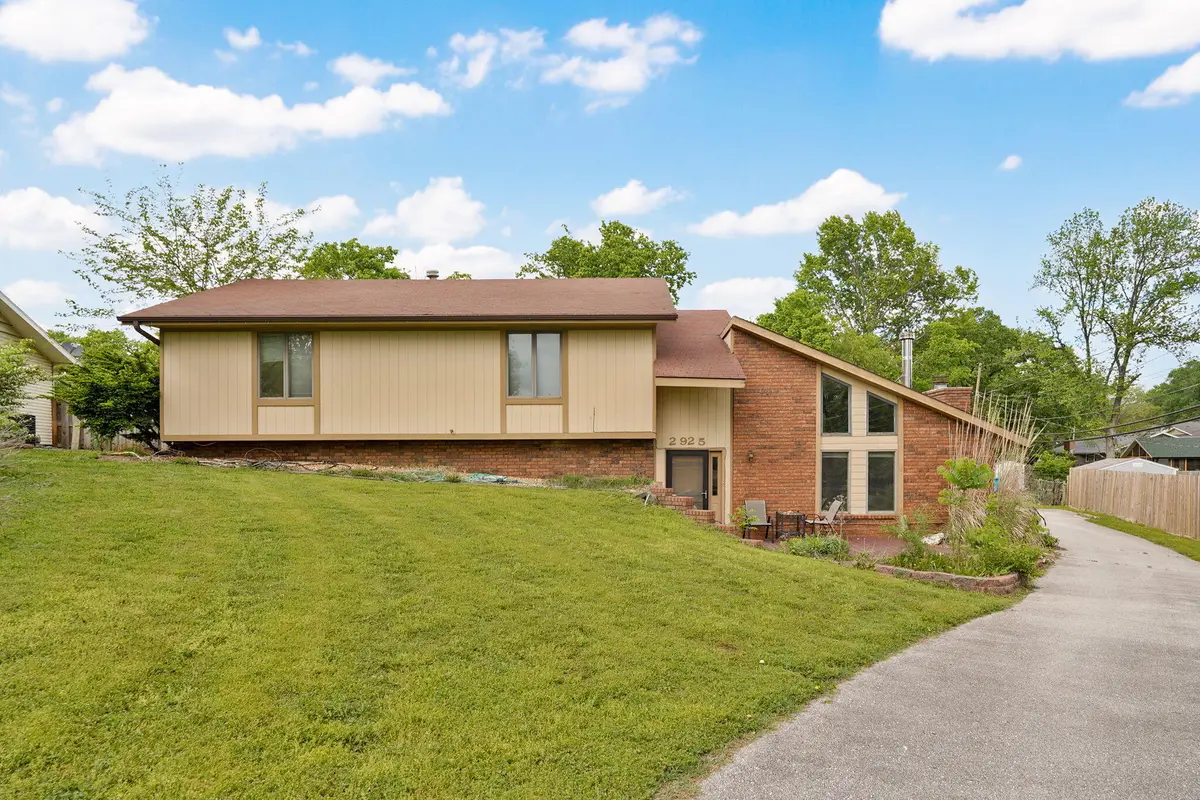 2925 E Clovis Circle, Springfield, MO 65804 - #1