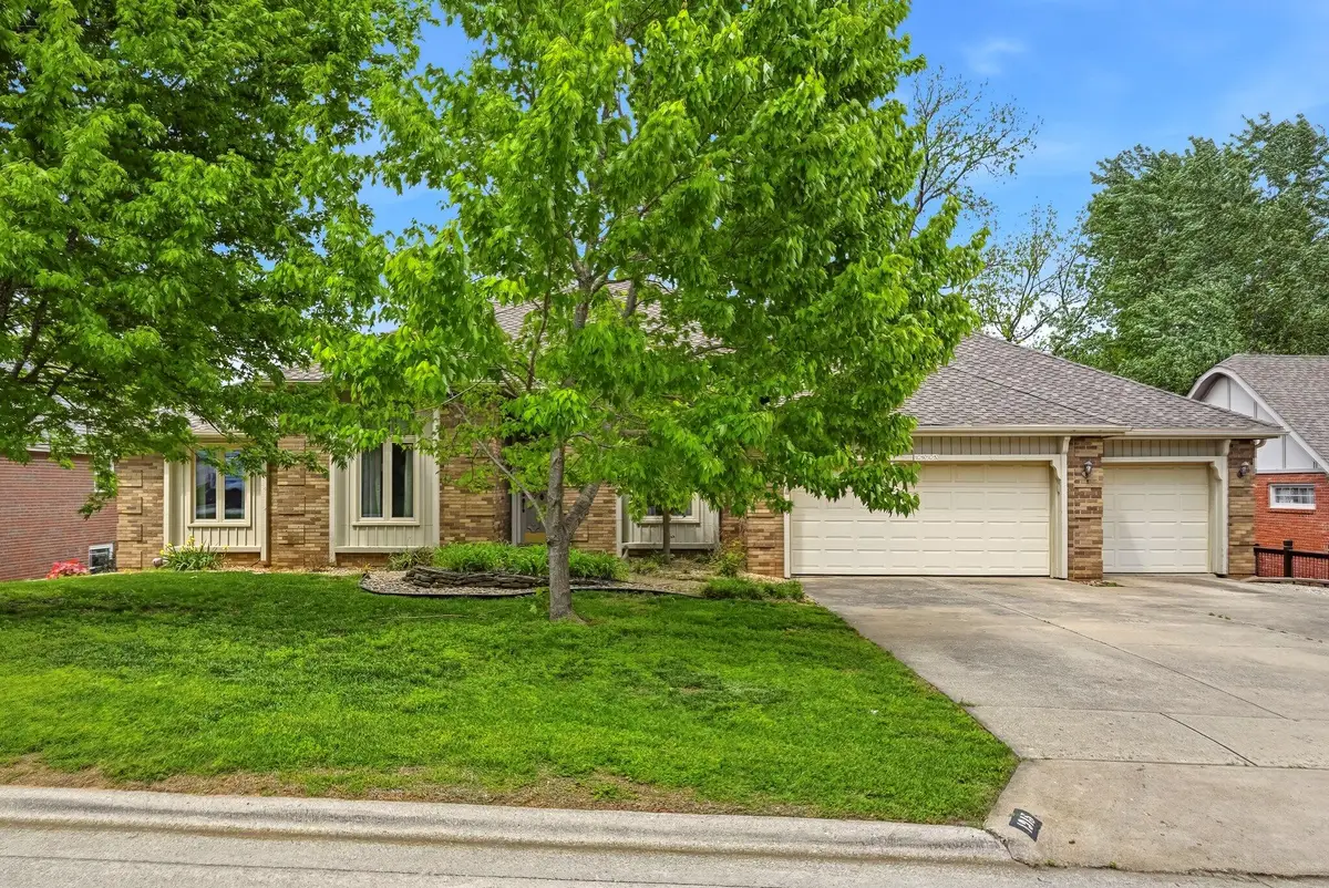 1915 E Canterbury Street, Springfield, MO 65804 - #1