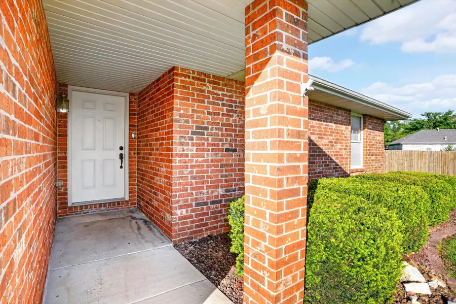 1203 E Chesapeake Drive, Ozark, MO 65721 - #3