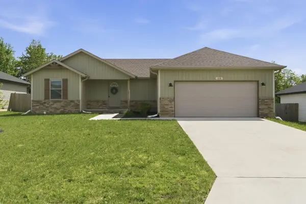 108 E Rosalie Street, Strafford, MO 65757