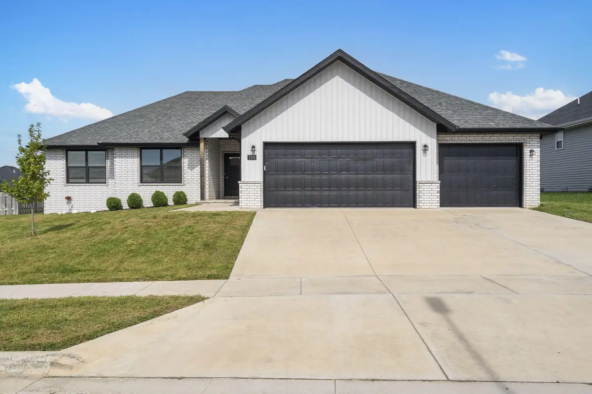 709 E Penzance Circle, Nixa, MO 65714 - #1