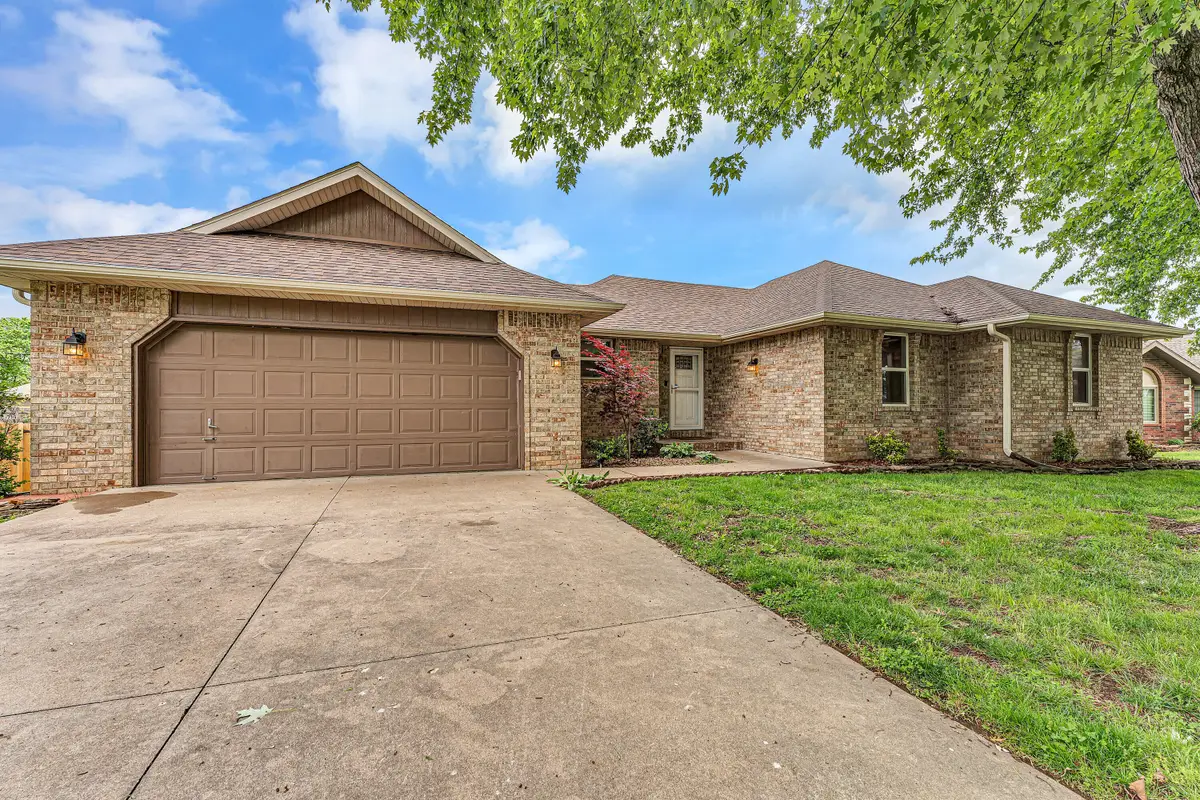 617 E Sunset Avenue, Nixa, MO 65714 - #1