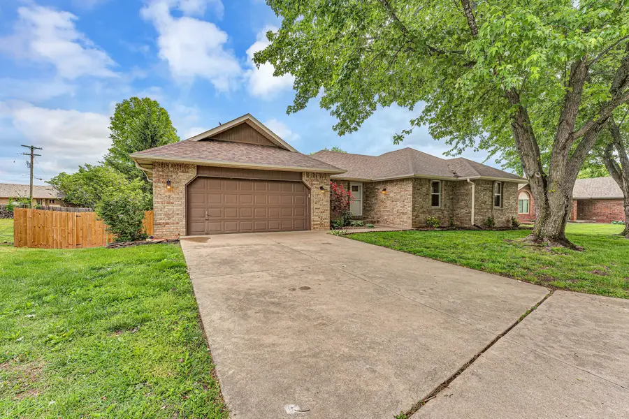 617 E Sunset Avenue, Nixa, MO 65714 - #2