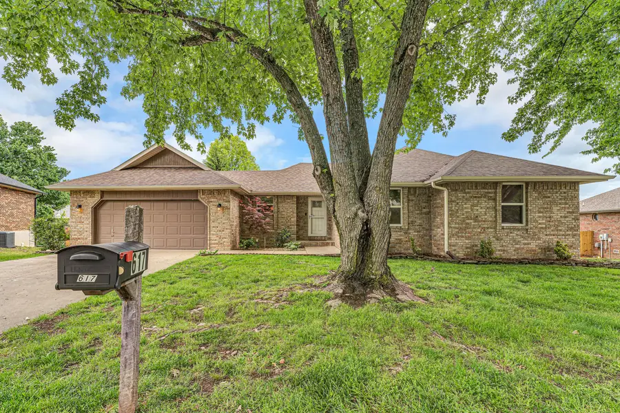 617 E Sunset Avenue, Nixa, MO 65714 - #3