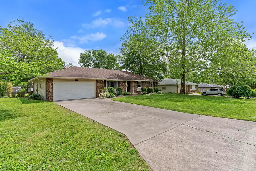 4446 S Holiday Avenue, Springfield, MO 65810 - #3