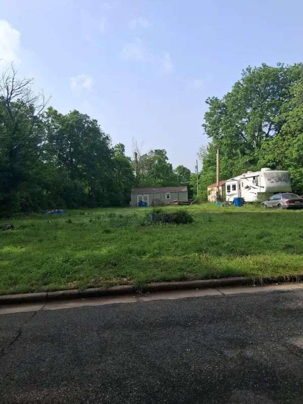 2722 E 8th Street, Joplin, MO 64801