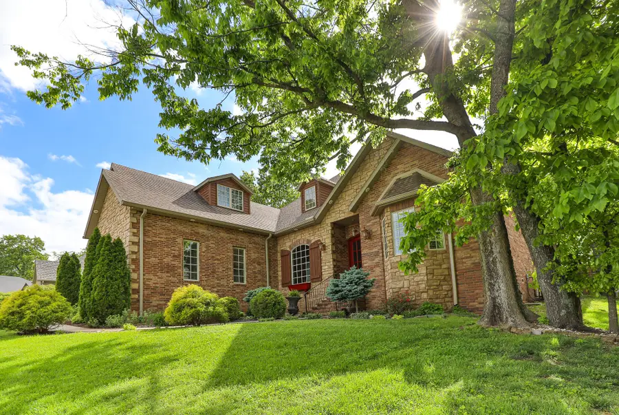 2625 S Forrest Heights Avenue, Springfield, MO 65809 - #2