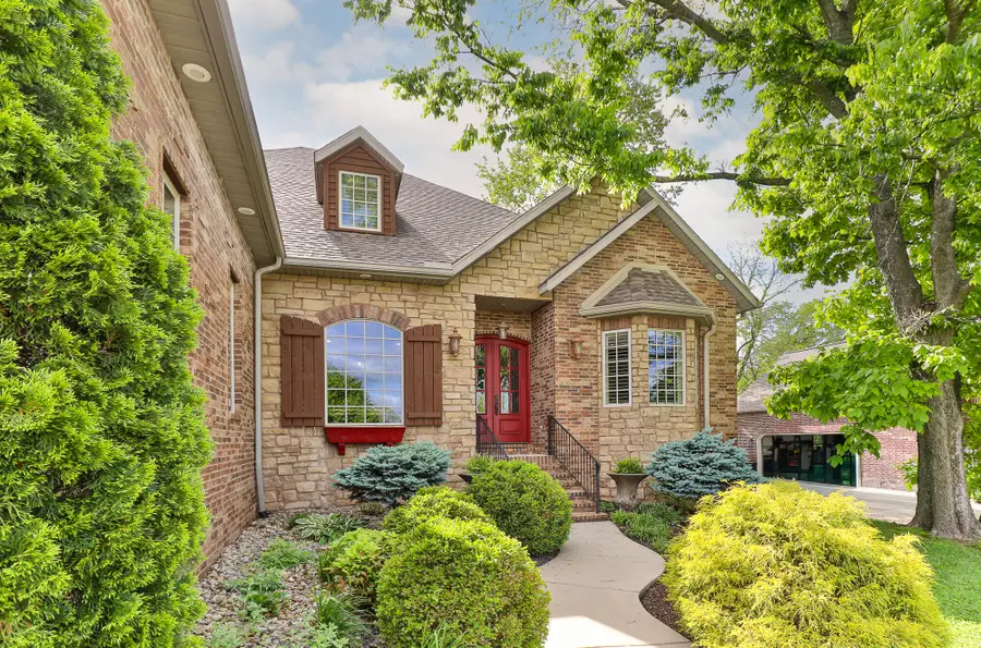 2625 S Forrest Heights Avenue, Springfield, MO 65809 - #3