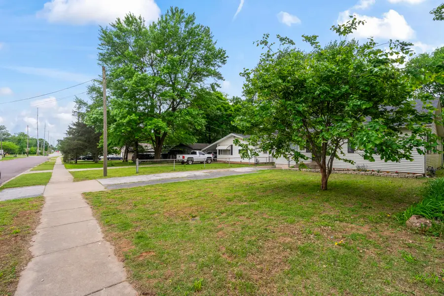 1037 N Fulbright Avenue, Springfield, MO 65802 - #3