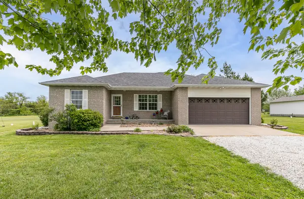 4076 S 97th Road, Bolivar, MO 65613