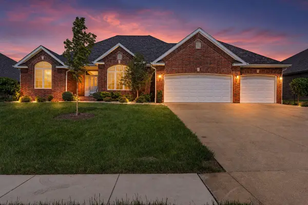 1053 E Lakewood Street, Springfield, MO 65810