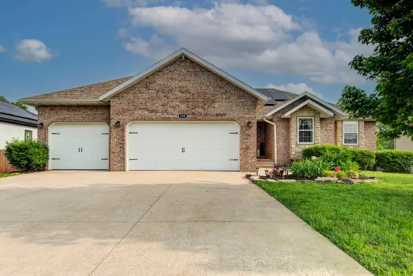 509 E Logan Street, Willard, MO 65781