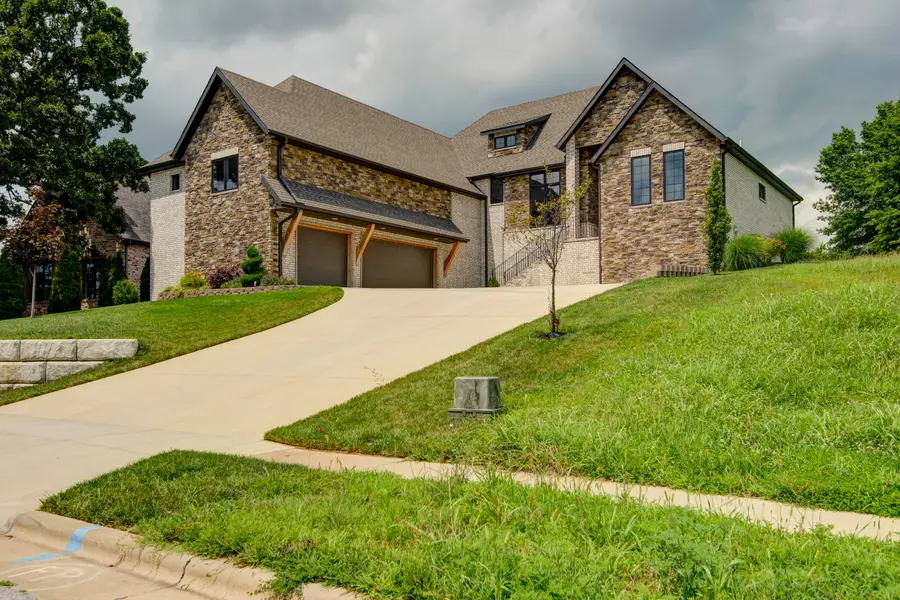 3247 W Bluffview Street, Springfield, MO 65810 - #2