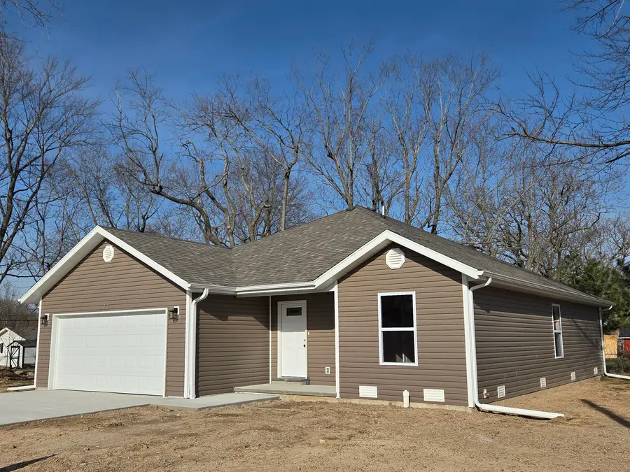 112 N Vine Street, Marshfield, MO 65706 - #3