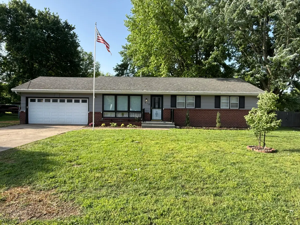 518 E Walnut Street, Aurora, MO 65605 - #1