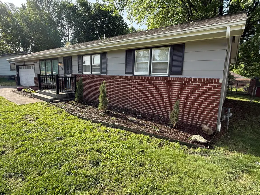 518 E Walnut Street, Aurora, MO 65605 - #2