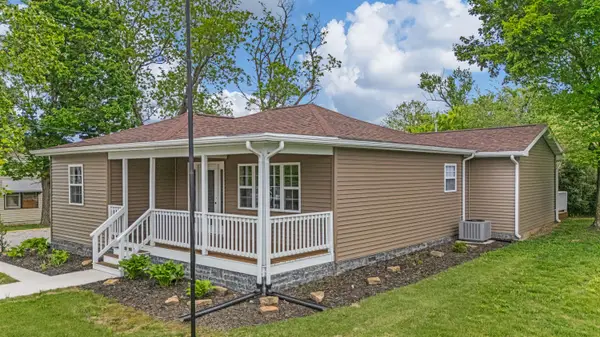 104 E 9th Street, Willow Springs, MO 65793